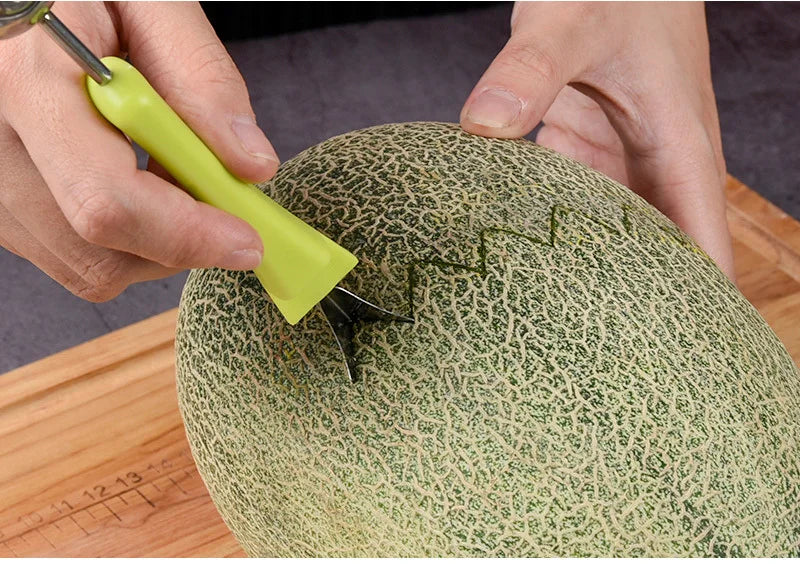 4-in-1 Watermelon Slicer & Fruit Carving Knife - Pulp Separator & Fruit Platter Tool