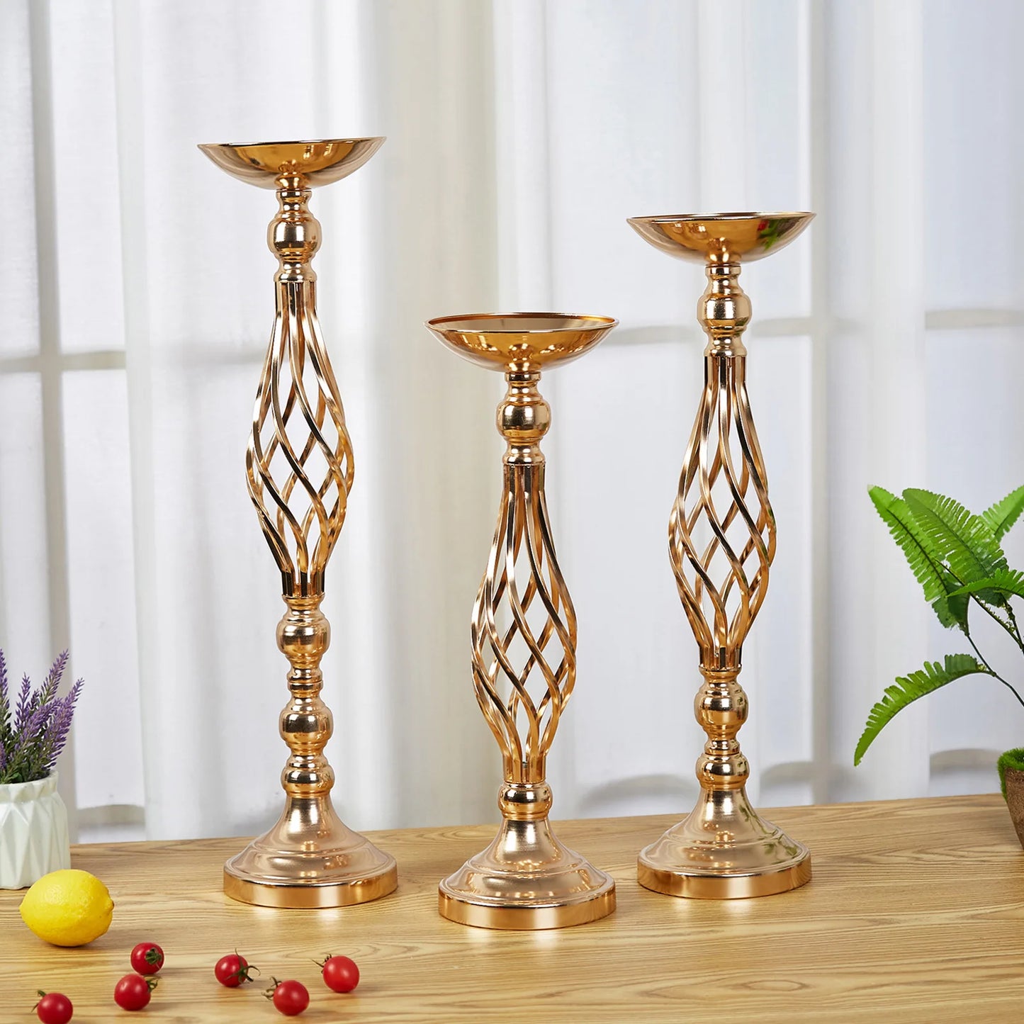 Table Candle Holder Decoration: Golden Iron Art Vase, Twisted Road Candlestick for Wedding Flowers, Wedding Props